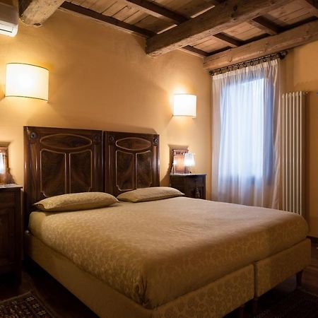 Piazza Nova Guest House フェラーラ エクステリア 写真