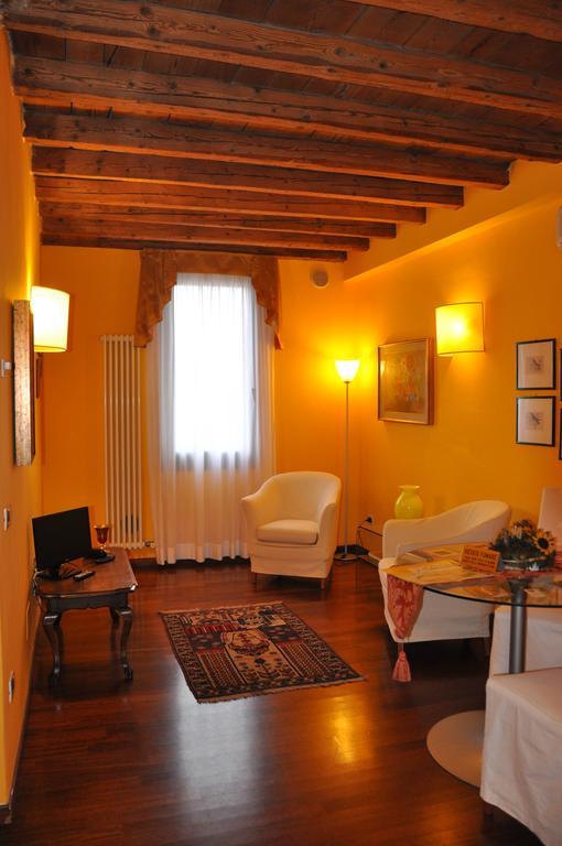 Piazza Nova Guest House フェラーラ 部屋 写真