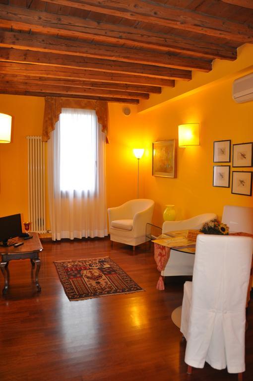 Piazza Nova Guest House フェラーラ 部屋 写真
