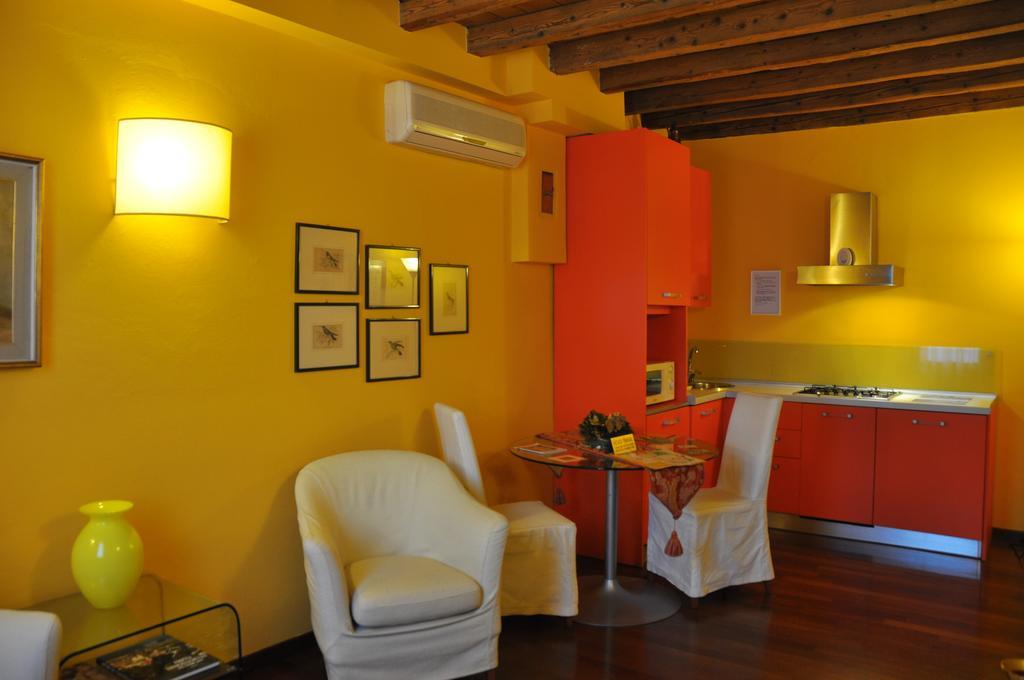 Piazza Nova Guest House フェラーラ 部屋 写真