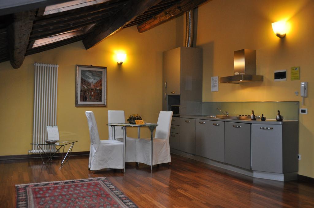 Piazza Nova Guest House フェラーラ エクステリア 写真