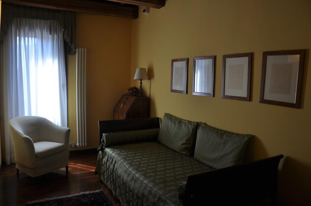 Piazza Nova Guest House フェラーラ 部屋 写真