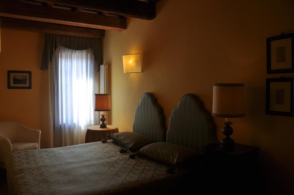 Piazza Nova Guest House フェラーラ 部屋 写真