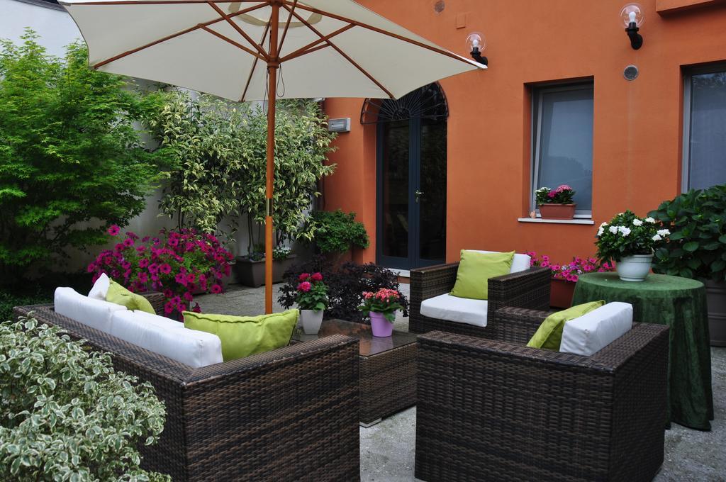 Piazza Nova Guest House フェラーラ エクステリア 写真