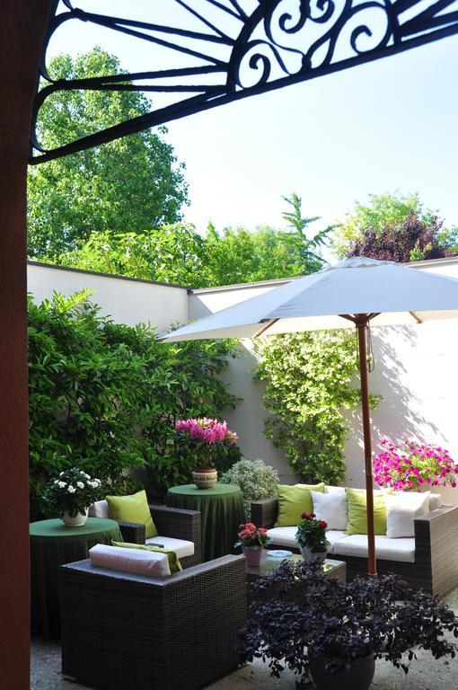 Piazza Nova Guest House フェラーラ エクステリア 写真