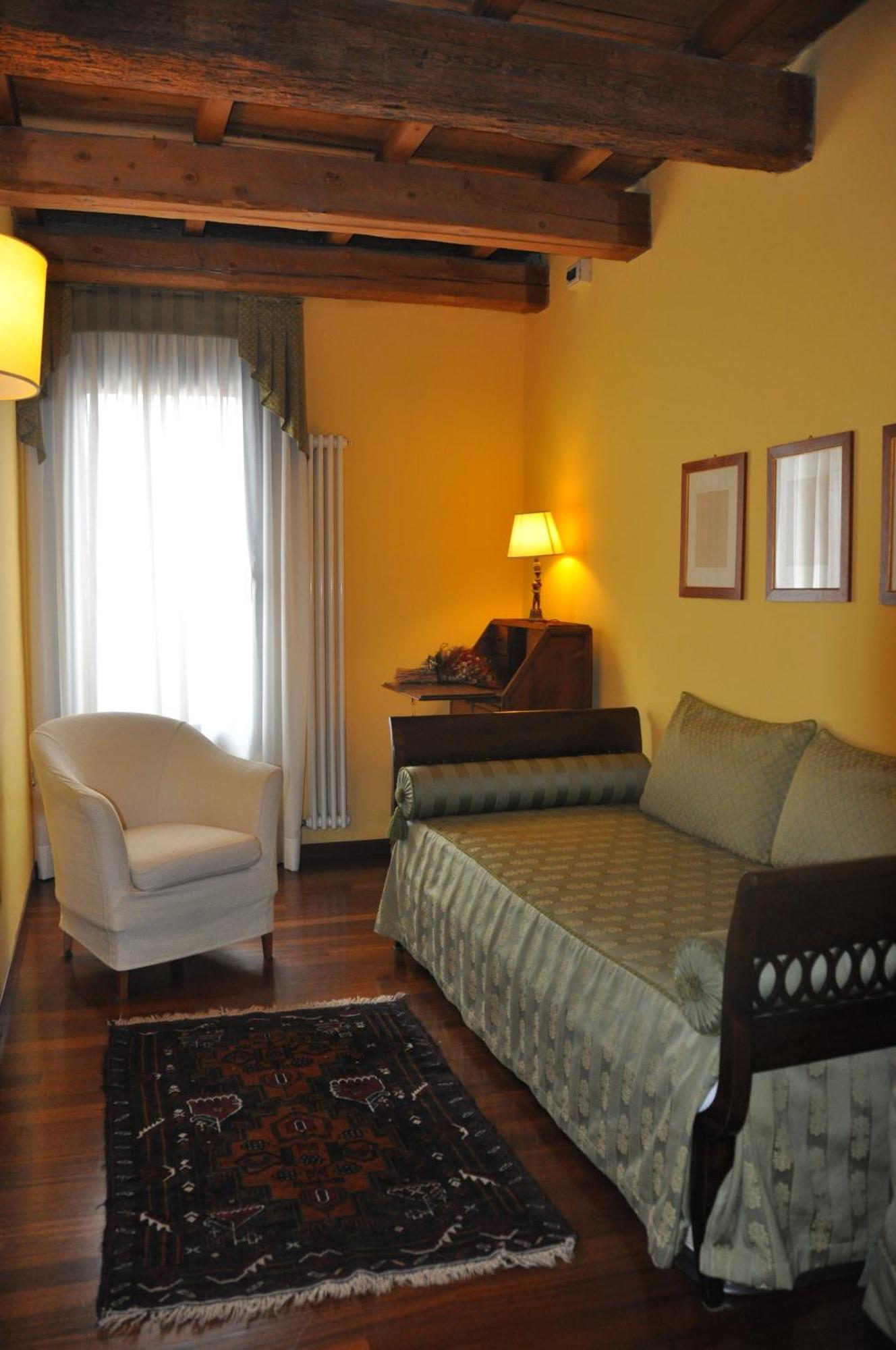 Piazza Nova Guest House フェラーラ 部屋 写真