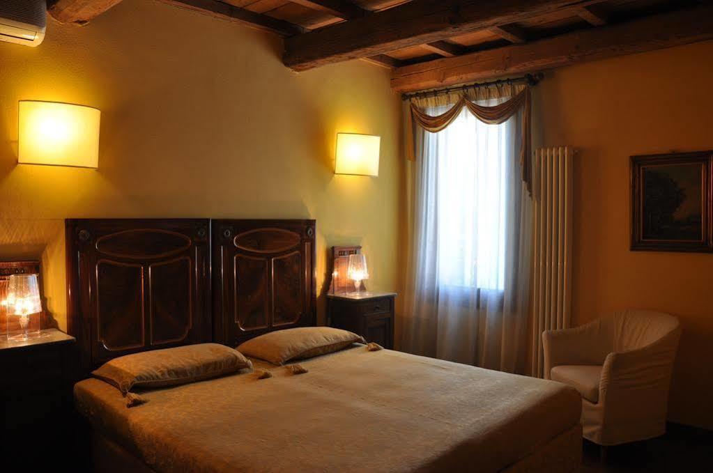Piazza Nova Guest House フェラーラ エクステリア 写真