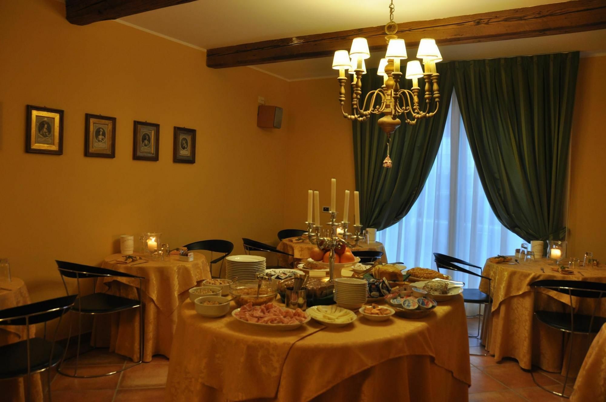Piazza Nova Guest House フェラーラ エクステリア 写真