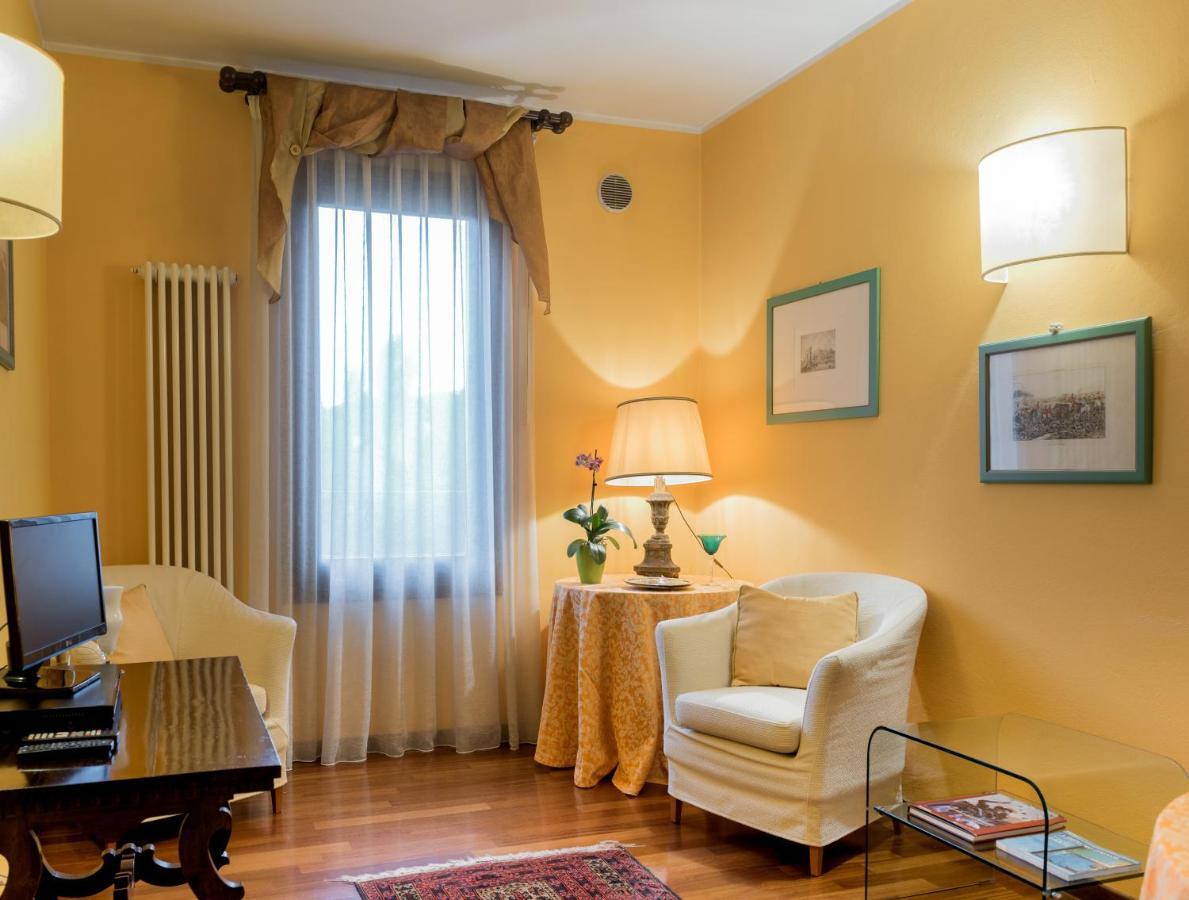 Piazza Nova Guest House フェラーラ エクステリア 写真